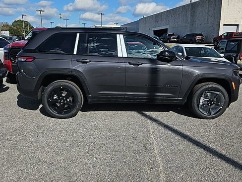 New 2025 Jeep Grand Cherokee Limited w/ Black Appearance Package image 2