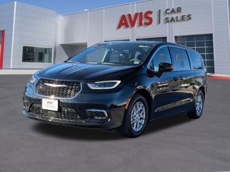 Used 2025 Chrysler Pacifica Select video 1