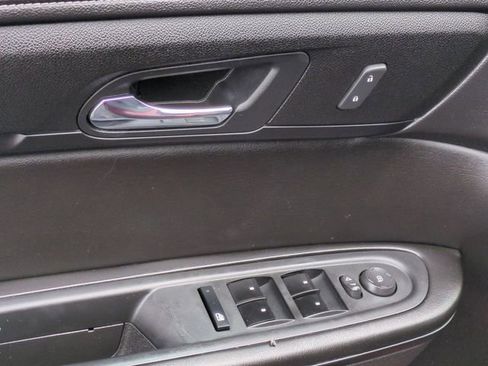 Used 2015 Chevrolet Traverse LT image 22