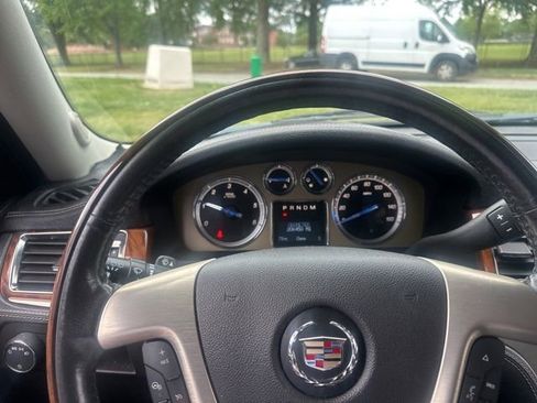 Used 2012 Cadillac Escalade Platinum AWD/4WD image 16