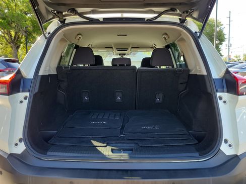 Certified 2023 Nissan Rogue SV FWD image 9