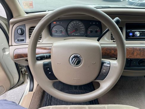 Used 2005 Mercury Grand Marquis GS image 25