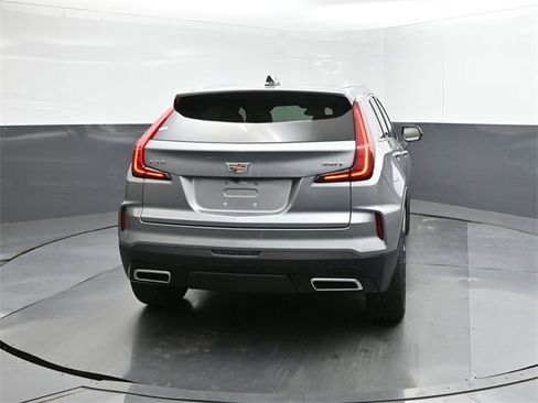Used 2024 Cadillac XT4 Premium Luxury image 11