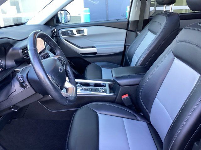 Used 2024 Ford Explorer XLT w/ Equipment Group 202A AWD/4WD image 29