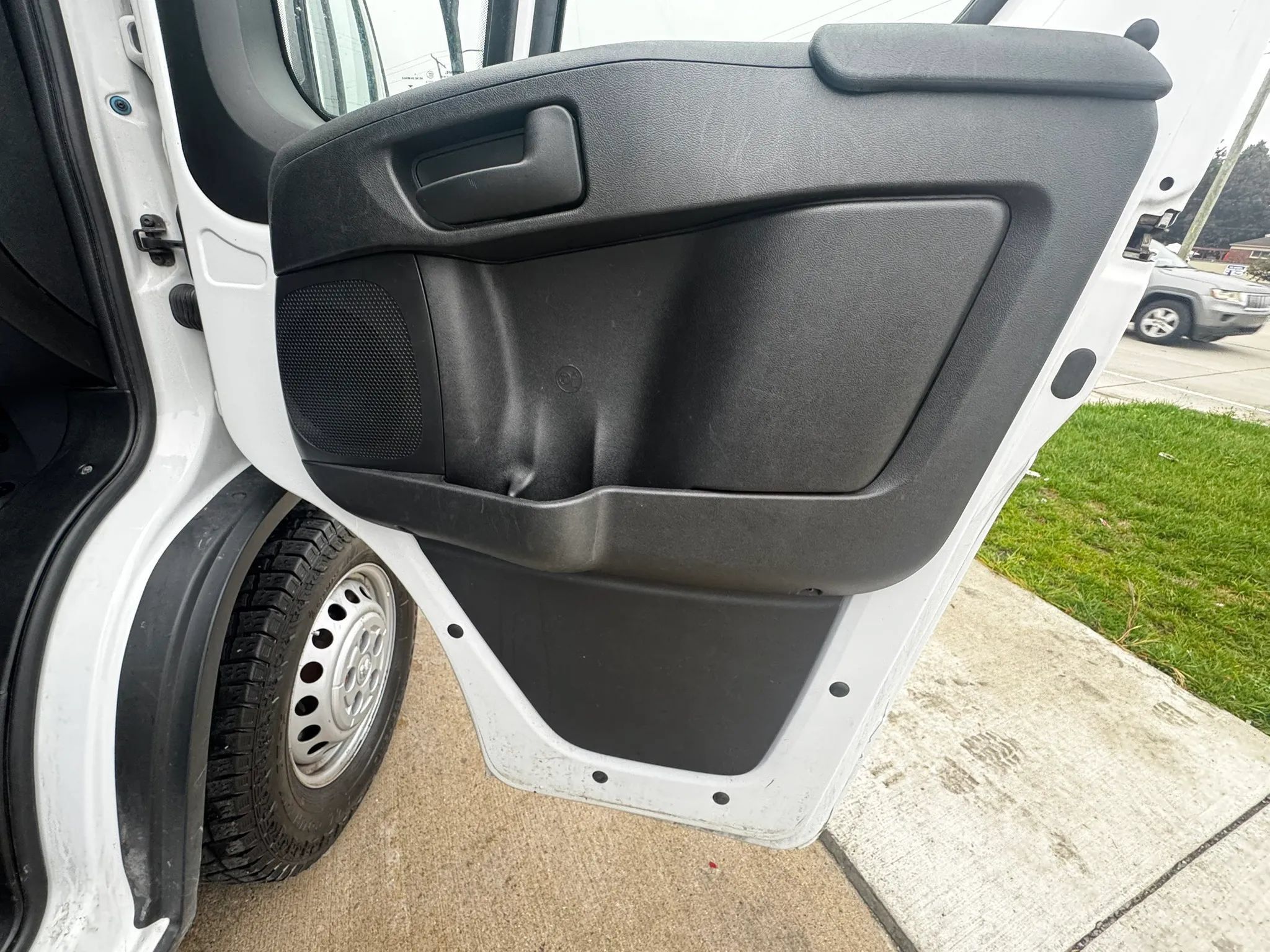 Used 2025 RAM ProMaster 2500 w/ Convenience Group FWD image 10