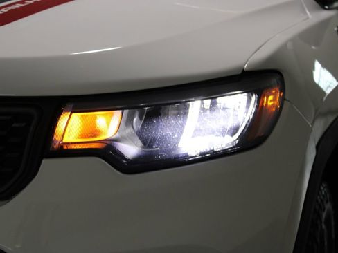 Used 2025 Jeep Compass Trailhawk AWD/4WD image 51
