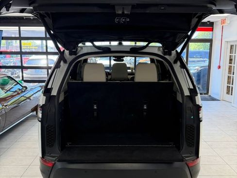 Used 2020 Land Rover Discovery SE AWD/4WD image 11
