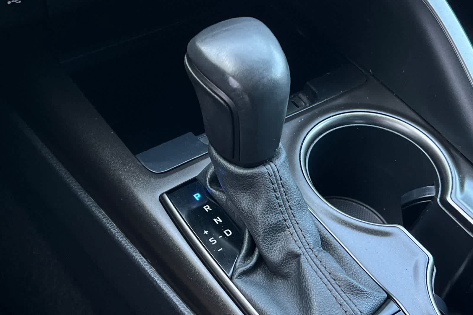 Used 2022 Toyota Camry SE w/ Cold Weather Package FWD image 30