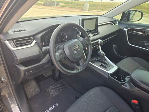 Used 2023 Toyota RAV4 XLE w/ Convenience Package FWD image 11