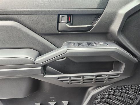 Used 2025 Toyota Tacoma SR image 17