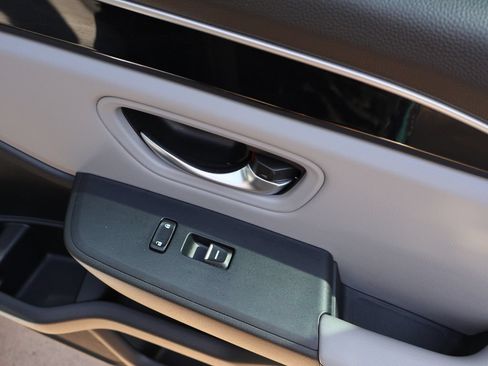Used 2025 Honda Pilot EX-L image 10
