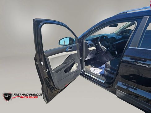 Used 2022 Volkswagen Taos SE FWD image 9
