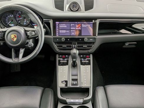 Certified 2025 Porsche Macan AWD/4WD image 20