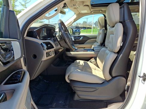 Used 2024 Lincoln Navigator L Reserve AWD/4WD image 17