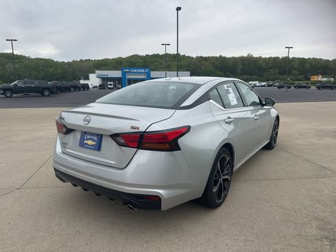 Used 2024 Nissan Altima 2.5 SR FWD image 4