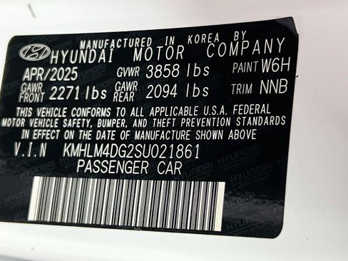 Certified 2025 Hyundai Elantra Sport FWD image 31
