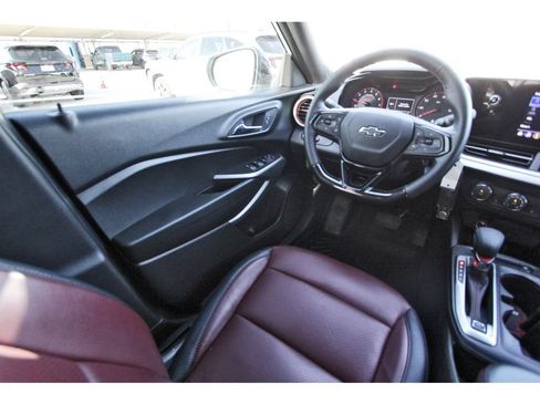 Used 2024 Chevrolet Trax RS w/ Sunroof Package FWD image 11