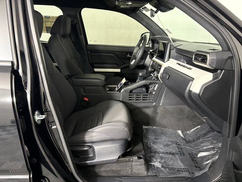 Used 2024 Toyota Tacoma TRD Sport AWD/4WD image 33