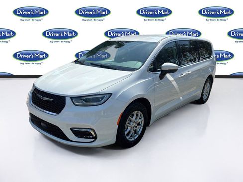 Used 2023 Chrysler Pacifica Touring-L FWD image 29