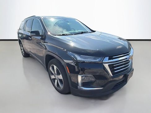 Used 2023 Chevrolet Traverse LT w/ LT Premium Package AWD/4WD image 2