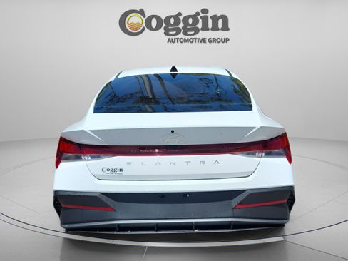 New 2026 Hyundai Elantra SE w/ Cargo Package FWD image 4