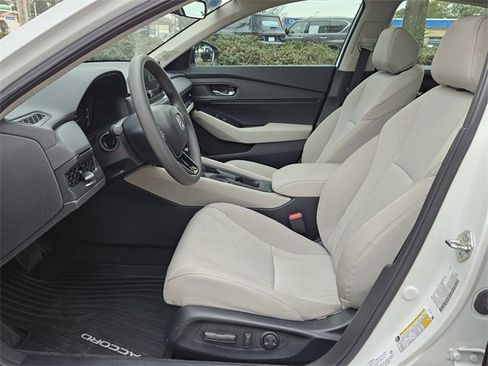 Certified 2025 Honda Accord SE image 10