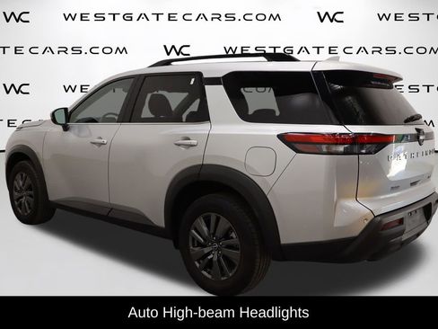 Used 2024 Nissan Pathfinder SV image 5