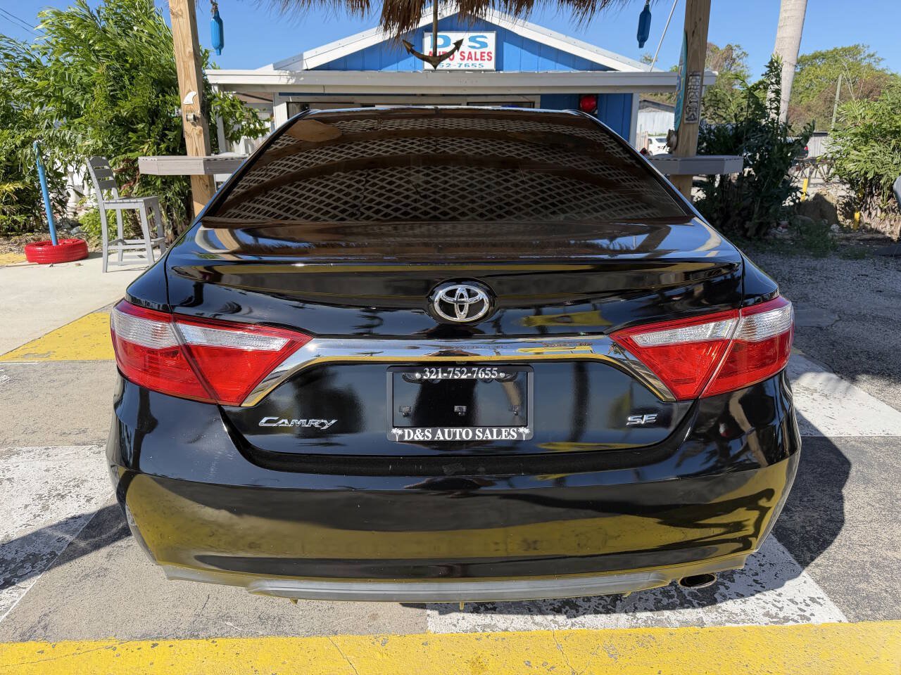 Used 2015 Toyota Camry SE FWD image 6
