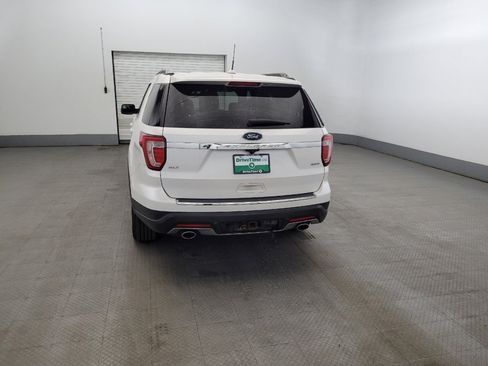 Used 2018 Ford Explorer XLT w/ Equipment Group 202A AWD/4WD image 6