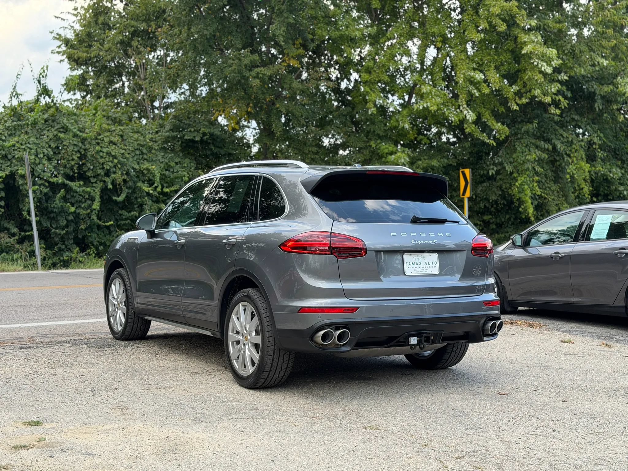 Used 2016 Porsche Cayenne S AWD/4WD image 13