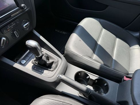 Used 2017 Volkswagen Jetta SE FWD image 12