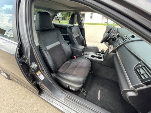 Used 2014 Toyota Camry SE w/ Leather Package FWD image 30