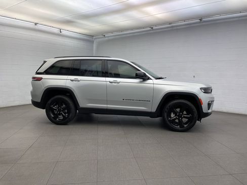 New 2025 Jeep Grand Cherokee Limited w/ Black Appearance Package image 2