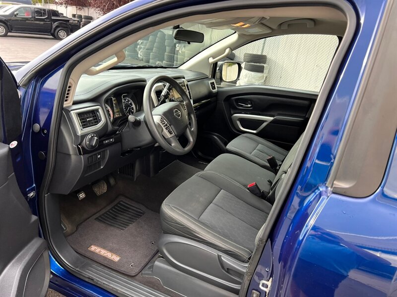 Used 2018 Nissan Titan SV AWD/4WD image 10