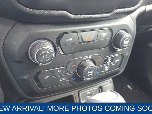 Used 2020 Jeep Renegade Latitude image 19