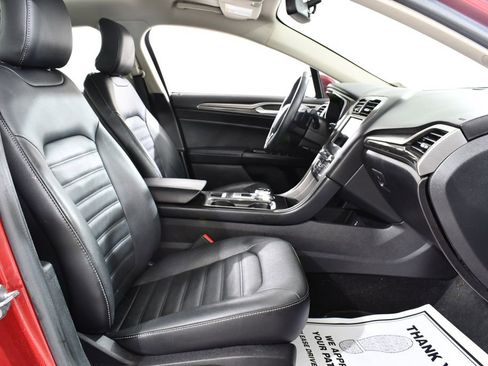 Used 2017 Ford Fusion SE w/ Fusion SE Technology Package image 10