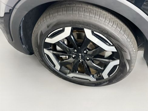 Used 2025 Kia Telluride EX image 11