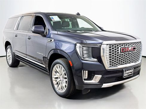 Used 2023 GMC Yukon XL Denali image 3