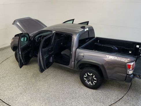 Used 2021 Toyota Tacoma TRD Off-Road w/ Technology Package AWD/4WD image 18