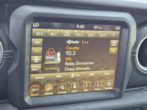 Certified 2021 Jeep Wrangler Unlimited Sahara w/ Dual Top Group AWD/4WD image 29