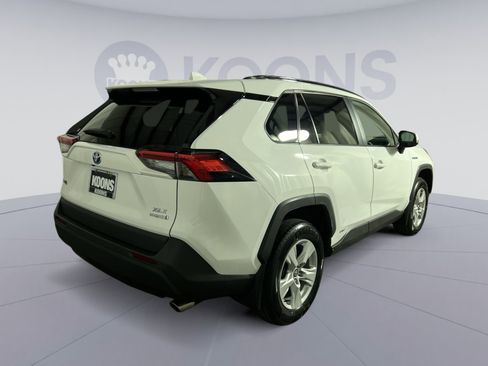 Used 2021 Toyota RAV4 XLE w/ XLE Grade Weather Package AWD/4WD image 16