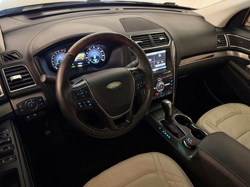 Used 2016 Ford Explorer Platinum image 4