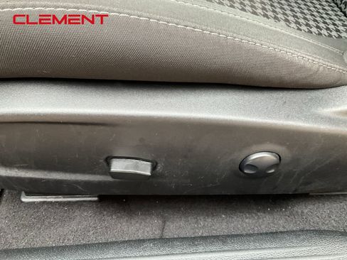 Used 2023 Dodge Challenger SXT image 21