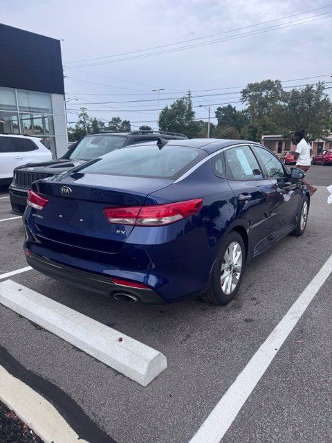 Used 2017 Kia Optima EX w/ Premium Package FWD image 4