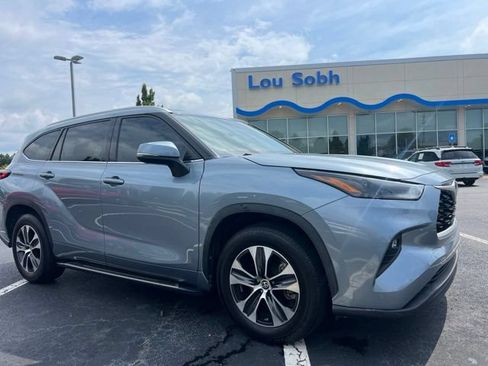 Used 2022 Toyota Highlander XLE FWD image 4