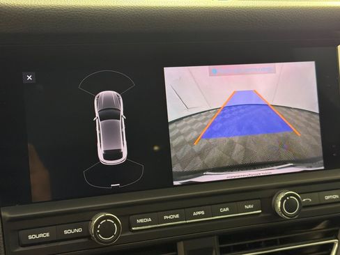 Used 2020 Porsche Macan AWD/4WD image 19