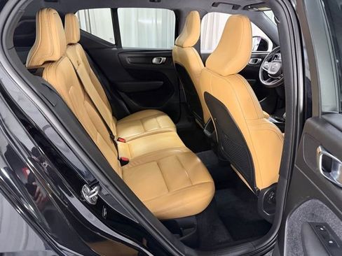 Used 2019 Volvo XC40 T5 Momentum image 8