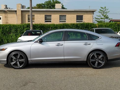 Used 2023 Honda Accord Sport image 4