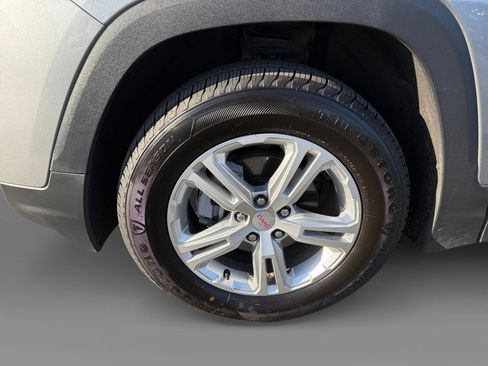 Used 2024 GMC Terrain SLE image 9