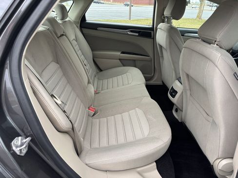 Used 2020 Ford Fusion SE image 18